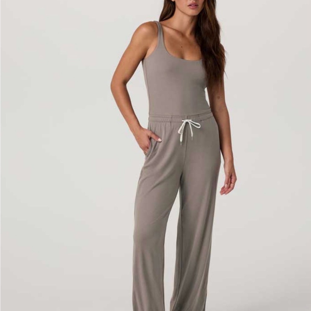 NWT Vuori Pose Scoop Jumpsuit in Smokey Taupe